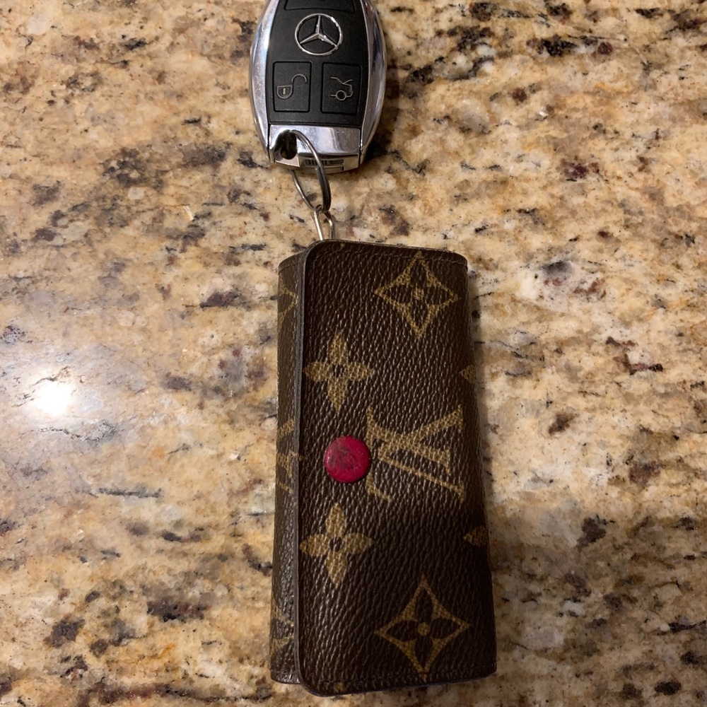 Authentic Louis Vuitton 4 Key Multicles